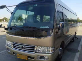 中巴车
