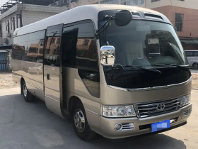 中巴车