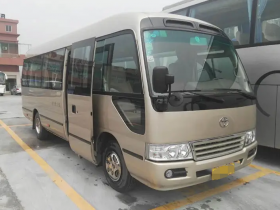 中巴车