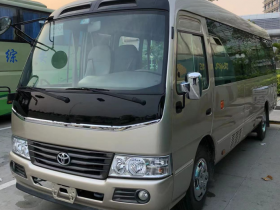 中巴车