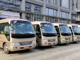中巴车